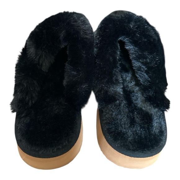 Women’s Black Faux Fur Slippers | Size 7.5–8 | New Cozy Indoor Shoes - Picture 5 of 6